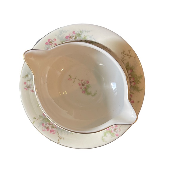 Vintage Apple Blossom - Round Gravy Boat/Attached Underplate by Haviland - Picture 2 of 2